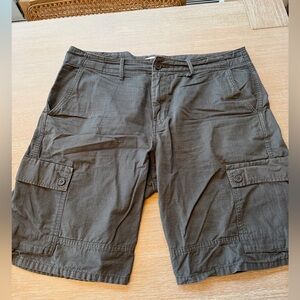 Lucky Brand Men’s Grey Cargo Shorts - Size 34